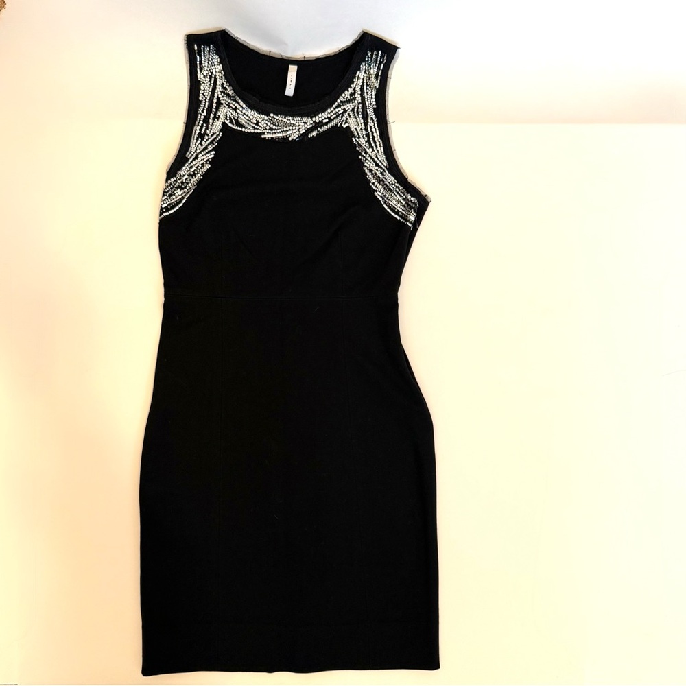 IISLI Elegant Black Sleeveless Dress with Rhinestone Accents